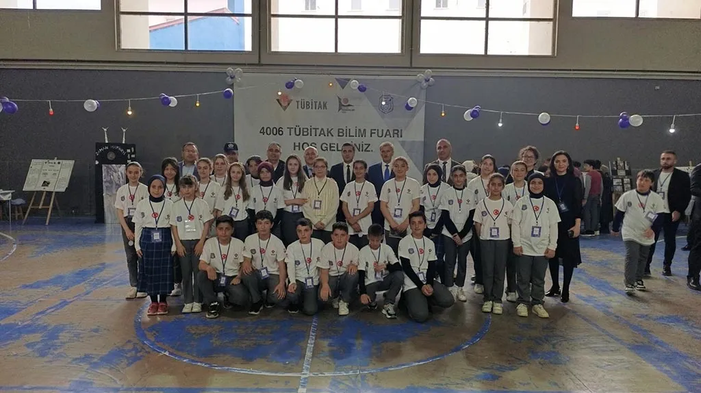 Aydıntepe'de Bilim Rüzgarı Esti, TÜBİTAK 4006 Bilim Fuarı Büyük İlgi Gördü