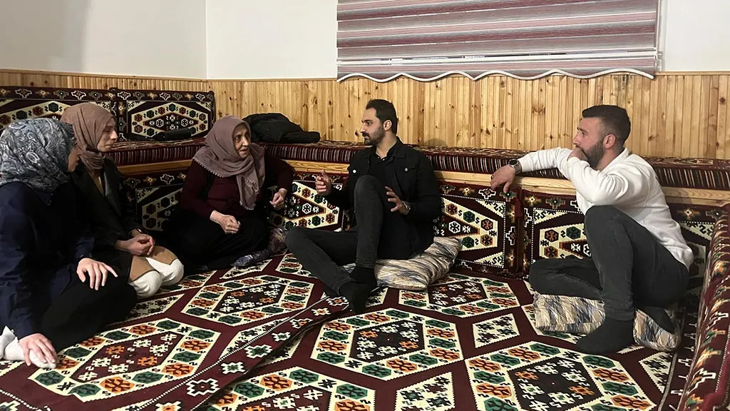 Bayburt AK Gençlik'ten Anneler Gününde Yürekleri Isıtan Ziyaret Haberi