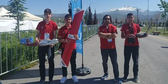 Bayburt Anadolu İmam Hatip Lisesi RoboHatip Takımı Türkiye Sekizincisi Oldu! Haberi