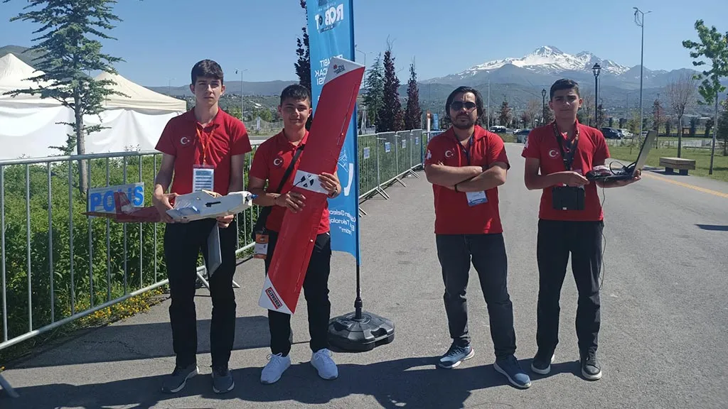 Bayburt Anadolu İmam Hatip Lisesi RoboHatip Takımı Türkiye Sekizincisi Oldu! Haberi