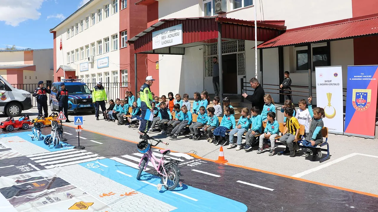 Bayburt Jandarması Minik Kalplere Trafik Güvenliğini Aşıladı Haberi