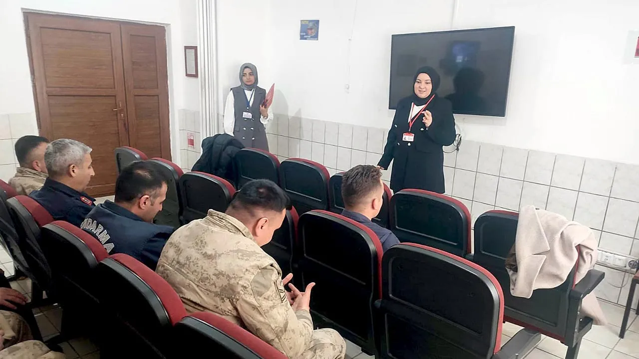 Bayburt Jandarmasına Kadına Yönelik Şiddetle Mücadele Eğitimi Verildi Haberi