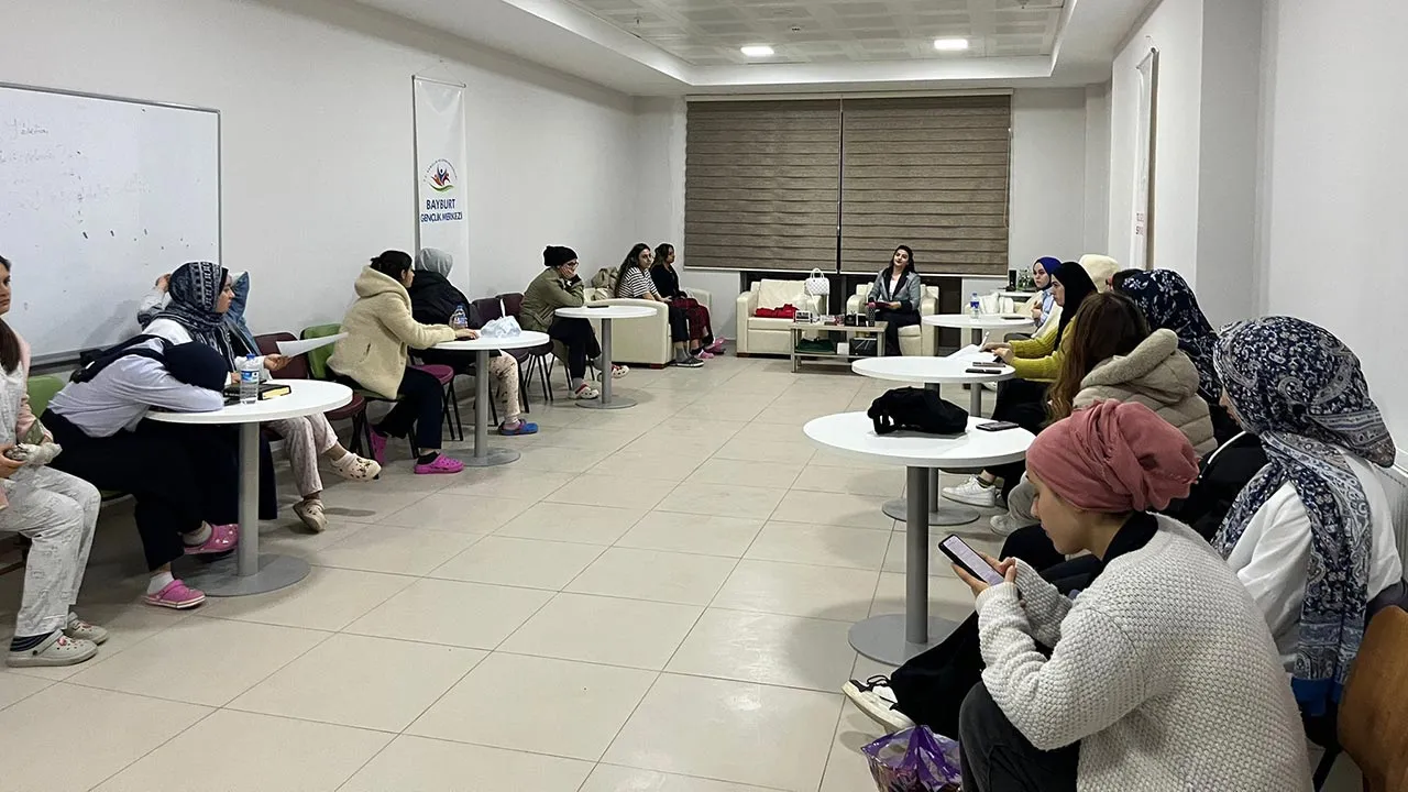 Bayburt KYK Yurdunda Kadına Yönelik Şiddetle Mücadele Eğitimi Verildi Haberi