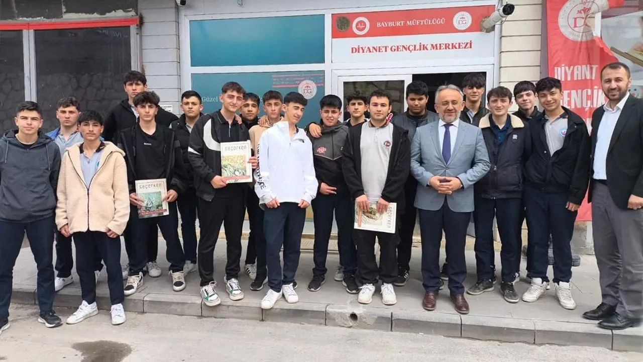 Bayburt Müftüsü Danacı Lise Öğrencileri ile Bir Araya Geldi Haberi
