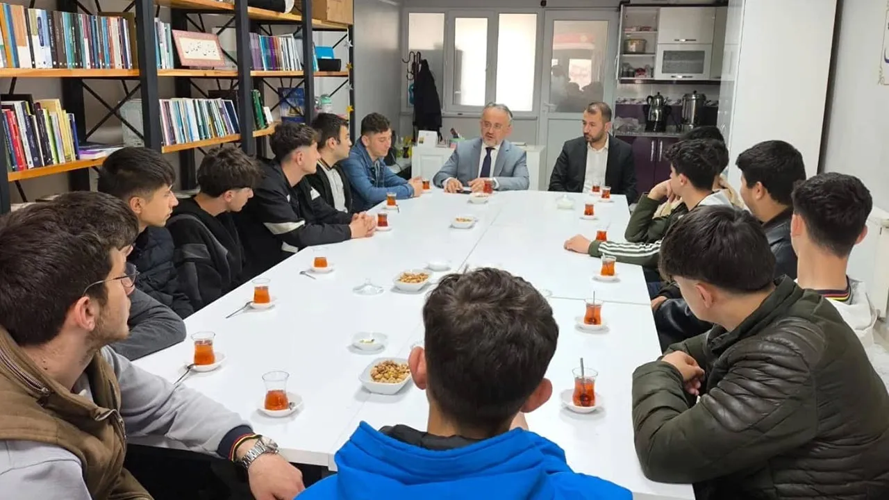 Bayburt Müftüsü Danacı Lise Öğrencileri ile Bir Araya Geldi Haberi