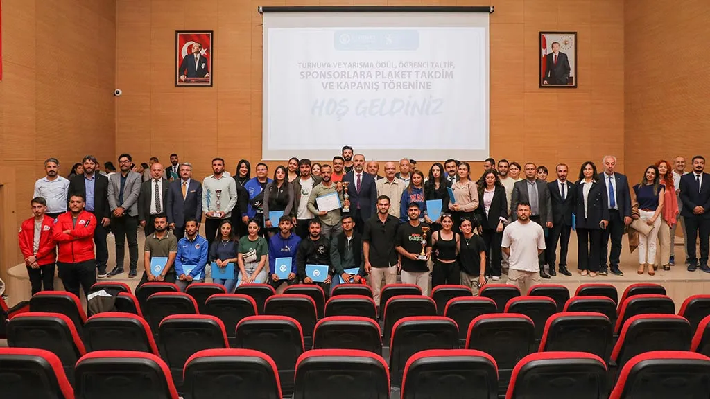 Bayburt Üniversitesi 8. Dede Korkut Günleri Kapanış Töreni Gerçekleşti Haberi