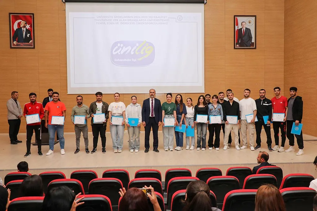 Bayburt Üniversitesi 8. Dede Korkut Günleri Kapanış Töreni Gerçekleşti Haberi