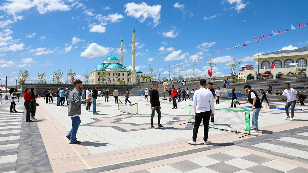 Bayburt Üniversitesi Dede Korkut Şenlikleri, Spor, Sanat ve Eğlence Bir Arada! Haberi
