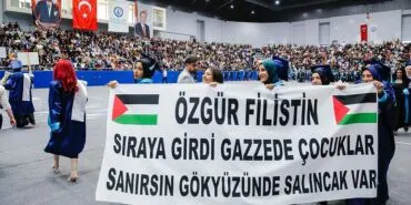 Bayburt Üniversitesi Mezuniyet Töreninde Özgür Filistin Sürprizi! Öğrencilerden Alkışlanan Hareket! Haberi
