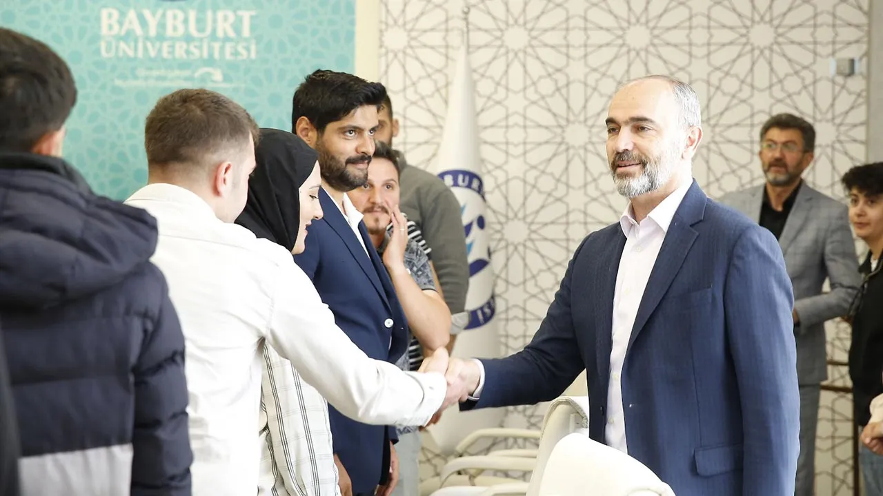 Bayburt Üniversitesi Rektörü Mutlu Türkmen Şampiyonlarla Bir Araya Geldi Haberi