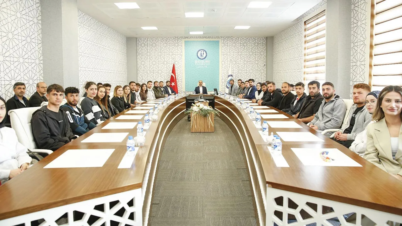 Bayburt Üniversitesi Rektörü Mutlu Türkmen Şampiyonlarla Bir Araya Geldi Haberi