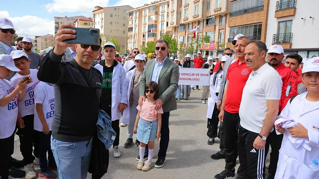 Bayburt Valisi Mustafa Eldivan'dan 19 Mayıs Mesajı, Kurtuluş Meşalesinin 106. Yılı Gururla Kutlanıyor Haberi