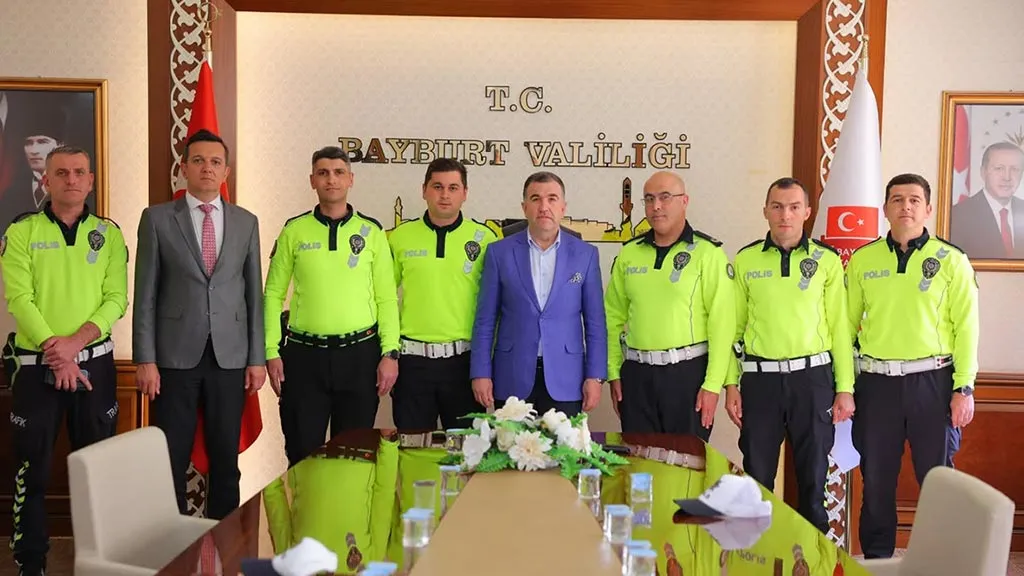 Bayburt Valisi'nden Trafik Bilinci Vurgusu ve Ödül Töreni Haberi