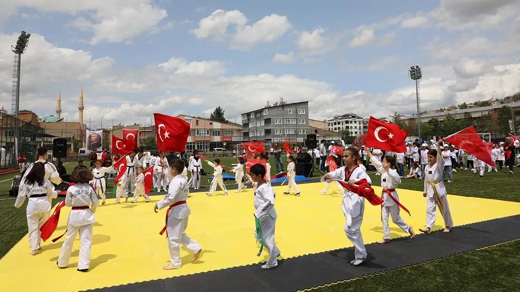 Bayburt'ta 19 Mayıs Bayramı Kutlamaları Renkli Gösterilere Sahne Oldu Haberi