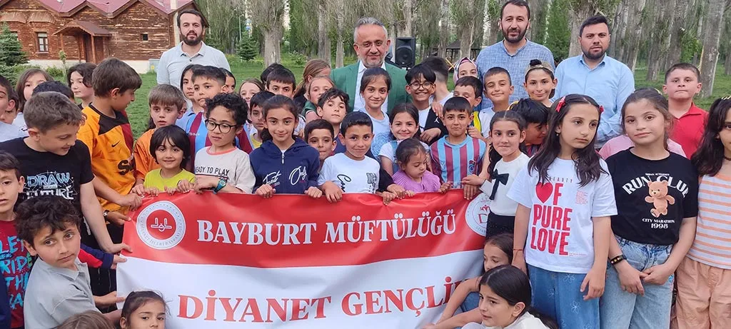 Bayburt'ta 7-10 Yaş Kur'an Kursu Öğrencileri Piknikte Eğlendi Haberi