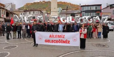 Bayburt'ta Ailemiz Geleceğimiz Sloganıyla Kortej Yürüyüşü Düzenlendi Haberi