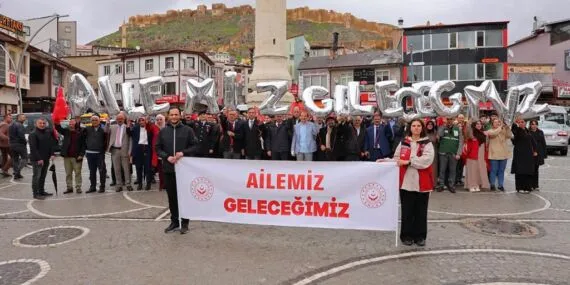 Bayburt’ta Ailemiz Geleceğimiz Sloganıyla Kortej Yürüyüşü Düzenlendi Haberi