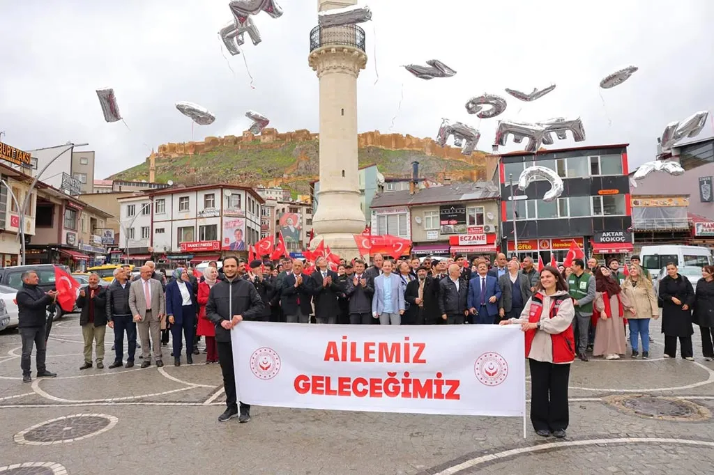 Bayburt'ta Ailemiz Geleceğimiz Sloganıyla Kortej Yürüyüşü Düzenlendi Haberi