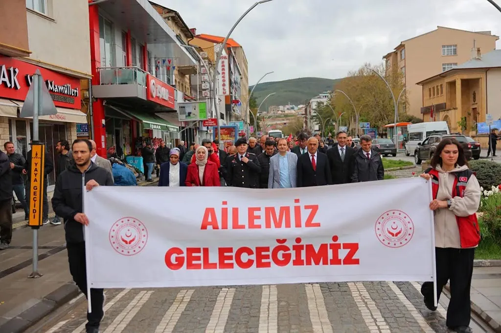 Bayburt'ta Ailemiz Geleceğimiz Sloganıyla Kortej Yürüyüşü Düzenlendi Haberi