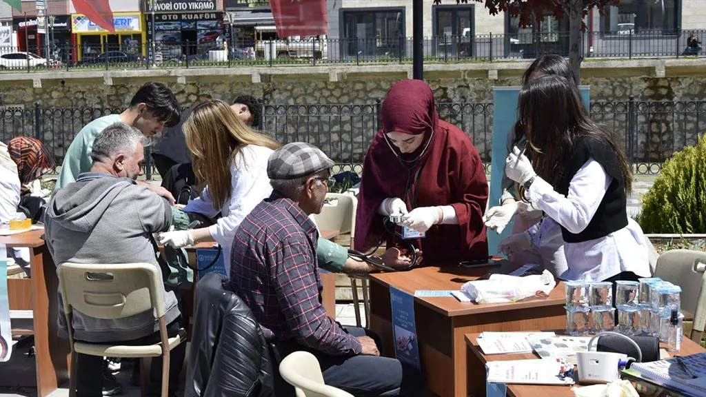 Bayburt'ta Dünya Hipertansiyon Günü'nde Farkındalık Etkinliği Düzenlendi Haberi