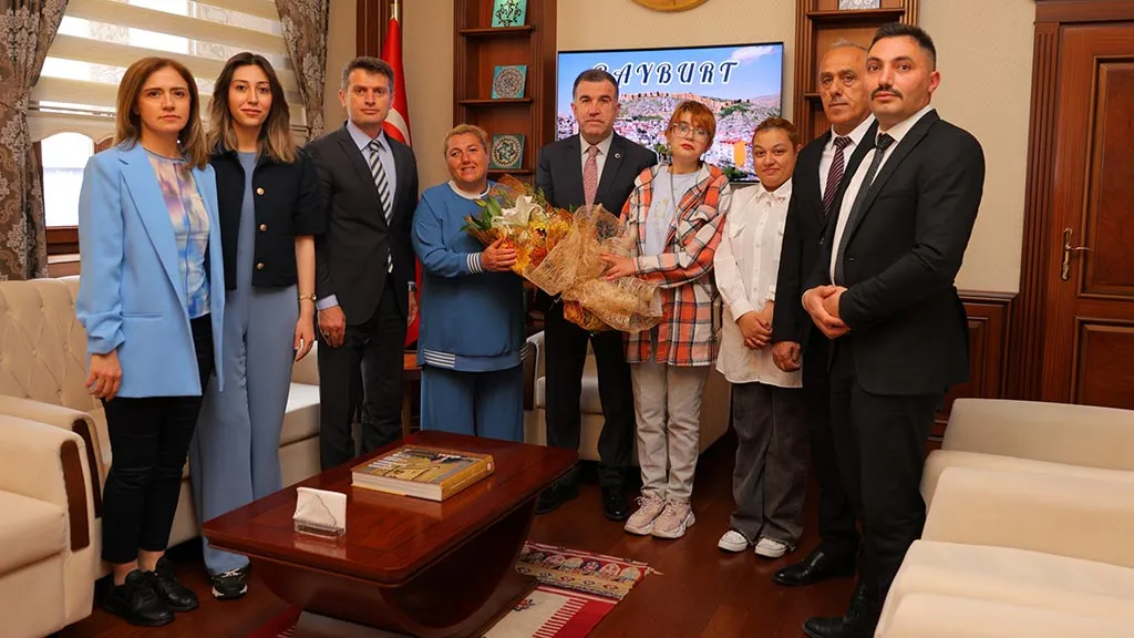 Bayburt'ta Engelsiz Yaşam Merkezi Sakinleri Vali Eldivan'ı Ziyaret Etti Haberi