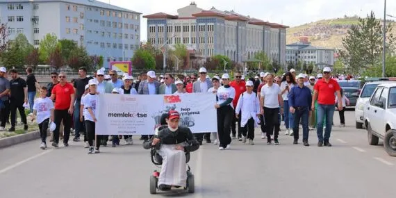 Bayburt’ta Gençlik Haftası Etkinlikleri, Gençlik Yürüyüşü Düzenlendi Haberi