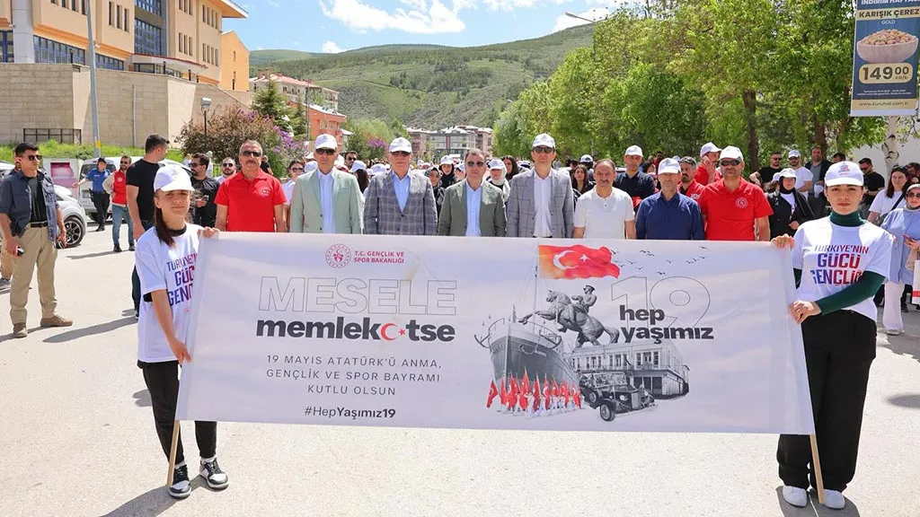 Bayburt'ta Gençlik Haftası Etkinlikleri, Gençlik Yürüyüşü Düzenlendi Haberi