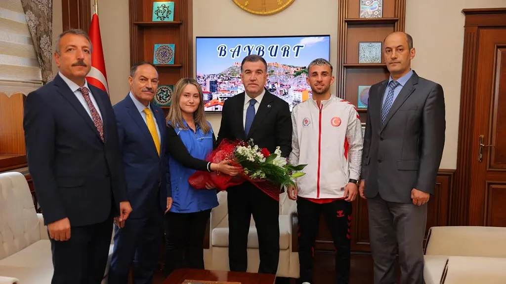 Bayburt'ta Gençlik Haftası Etkinlikleri, Vali Eldivan'dan Destek Sözü Haberi