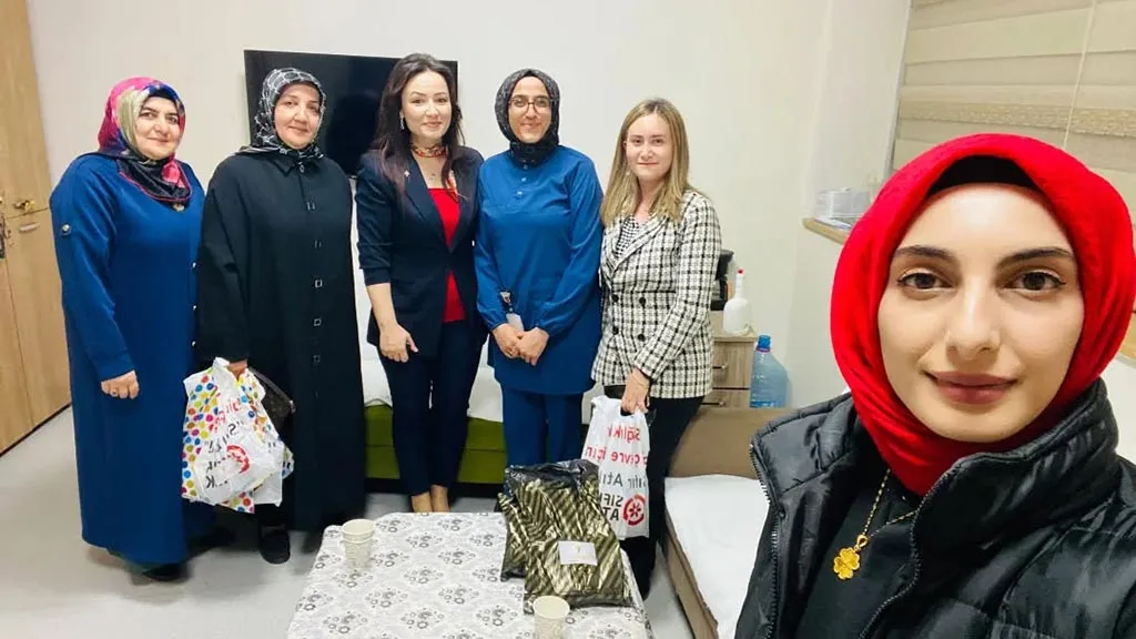 Bayburt'ta Hemşireler Günü, AK Parti Kadın Kolları'nın Ziyaretiyle Taçlandı Haberi
