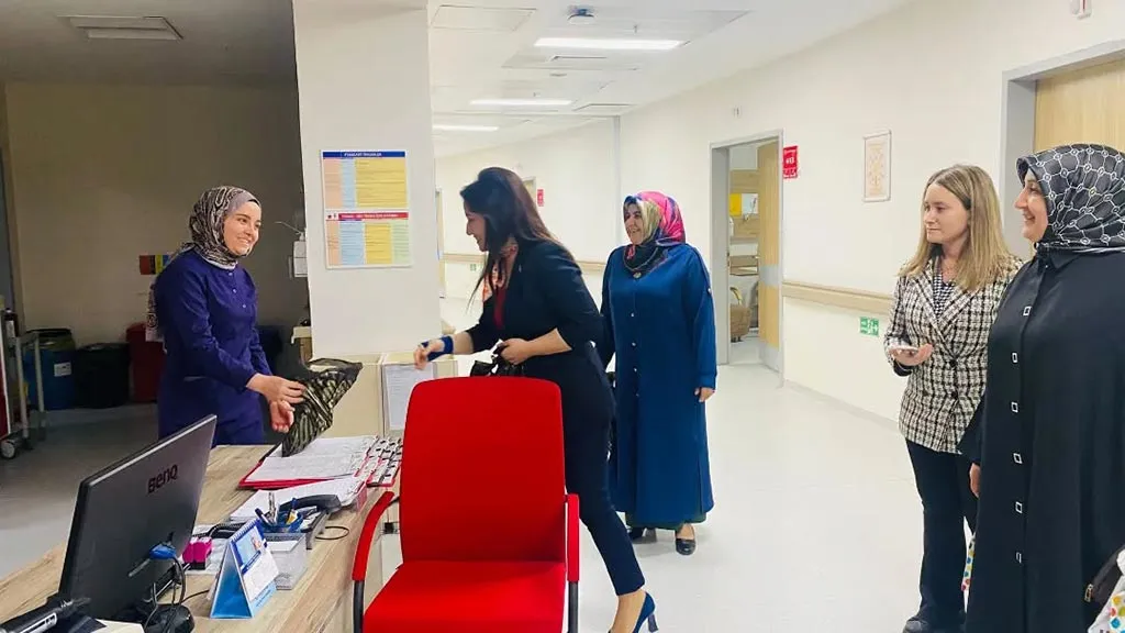 Bayburt'ta Hemşireler Günü, AK Parti Kadın Kolları'nın Ziyaretiyle Taçlandı Haberi
