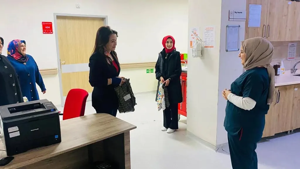 Bayburt'ta Hemşireler Günü, AK Parti Kadın Kolları'nın Ziyaretiyle Taçlandı Haberi