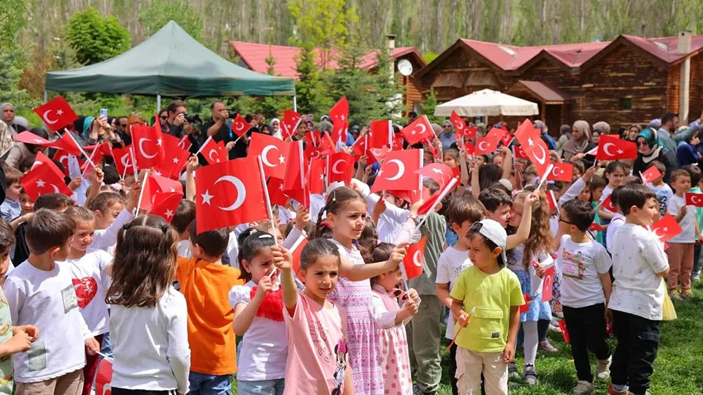 Bayburt'ta Minik Kur'an Kursu Öğrencilerinden Yıl Sonu Gösterisi Haberi