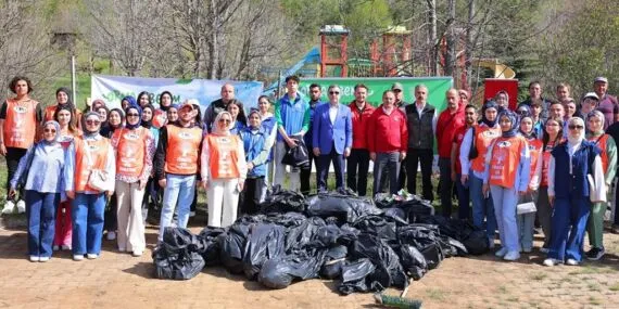 Bayburt’ta Orman Benim Kampanyasıyla Çevre Temizliği Yapıldı Haberi