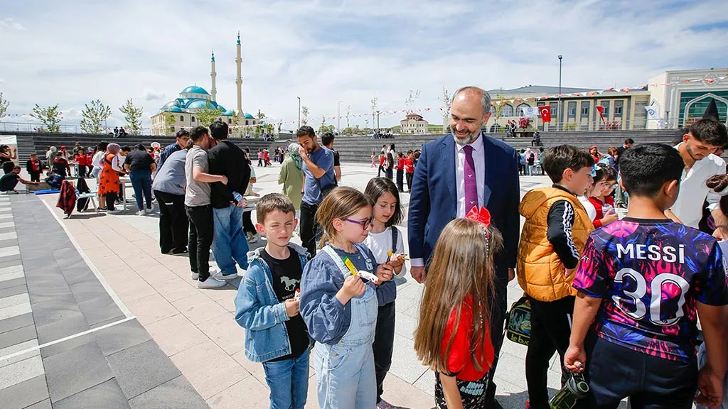 Bayburt'ta Sanat ve Çocuk Neşesi Buluştu, Dede Korkut Günleri'nde Unutulmaz Anlar! Haberi