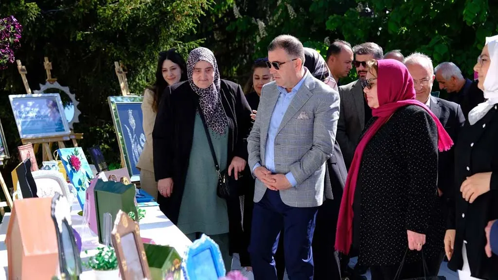 Bayburt'ta Şizofreni Farkındalığı Kermesi, El Emeği Ürünler Umuda Dönüştü! Haberi