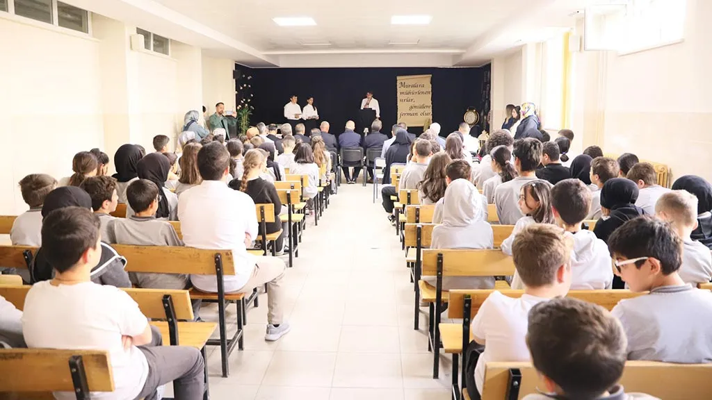 Bayburt'ta Ustaların Elinden, Öğrencilerin Dilinden Şiir Dinletisi Haberi