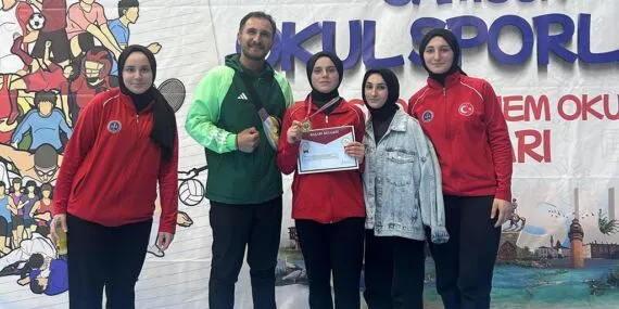 Bayburt’tan Türkiye Şampiyonu Çıktı! Hacer Zengin Bileğiyle Zirvede! Haberi