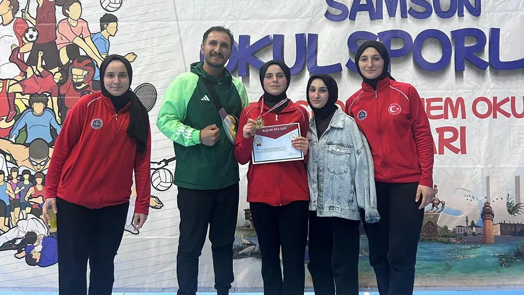 Bayburt'tan Türkiye Şampiyonu Çıktı! Hacer Zengin Bileğiyle Zirvede! Haberi