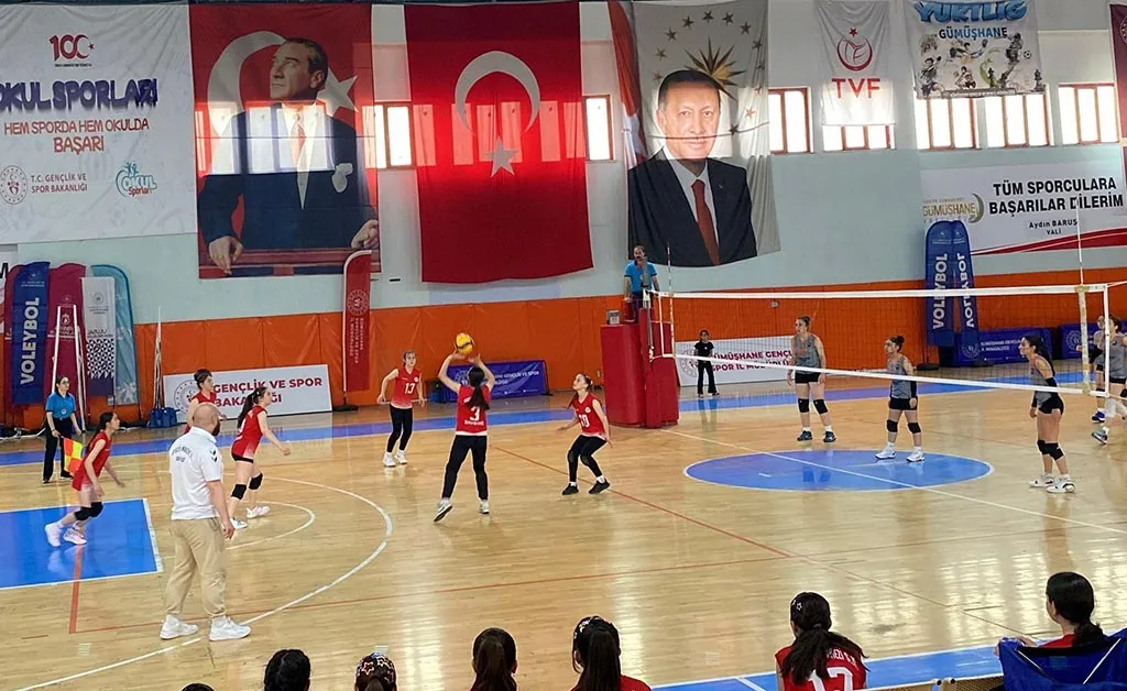 Bayburt'un Altın Kızları! Voleybolda Bölge Şampiyonu Oldular Haberi
