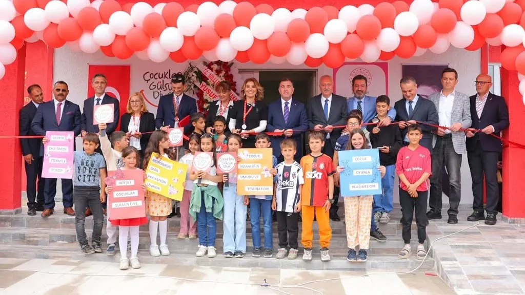 Gülben Ergen Bayburt'ta, Mattia Ahmet Minguzzi Anaokulu Açıldı Haberi