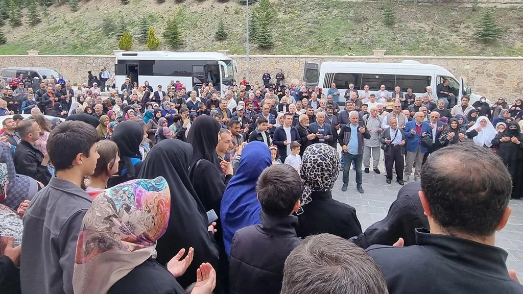 Hacı Adayları Bayburt'tan Dualarla Kutsal Topraklara Uğurlandı Haberi