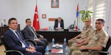 Jandarmaya Teşekkür ve Destek, Bayburt Valisi Mustafa Eldivan'dan Anlamlı Ziyaret! Haberi