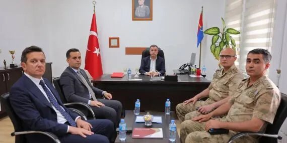 Jandarmaya Teşekkür ve Destek, Bayburt Valisi Mustafa Eldivan’dan Anlamlı Ziyaret! Haberi
