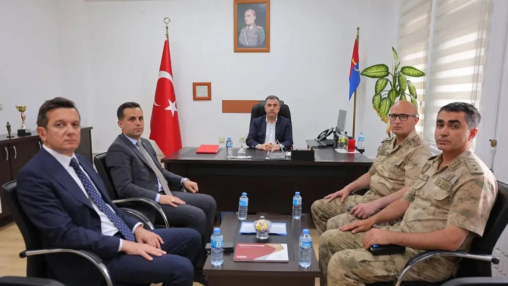 Jandarmaya Teşekkür ve Destek, Bayburt Valisi Mustafa Eldivan'dan Anlamlı Ziyaret! Haberi