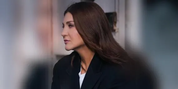 Sibel Can ve Cem Adrian İş Birliği Boğaz’da Taçlandı, Pes Klibi Yayınlandı!