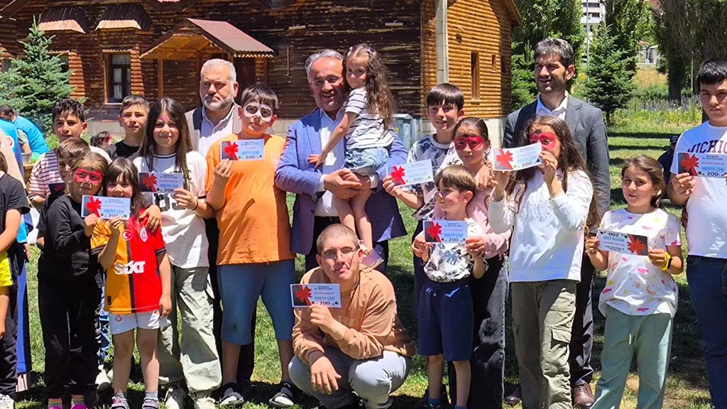 Bayburt Müftülüğünden Yetim Çocuklara Özel Piknik ve Karne Hediyeleri