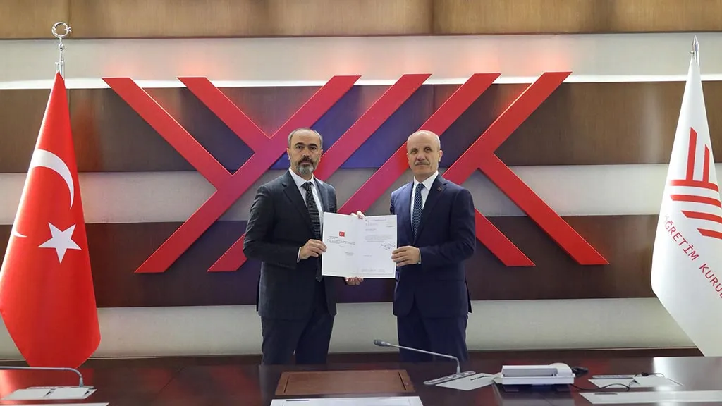 Bayburt Üniversitesi Rektörü Prof. Dr. Mutlu Türkmen Mazbatasını Aldı