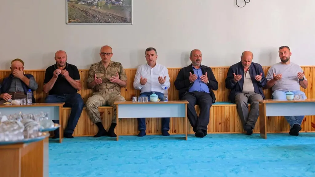 Bayburt Valisi Eldivan'dan Erenli Köyü'ne Taziye Ziyareti Haberi