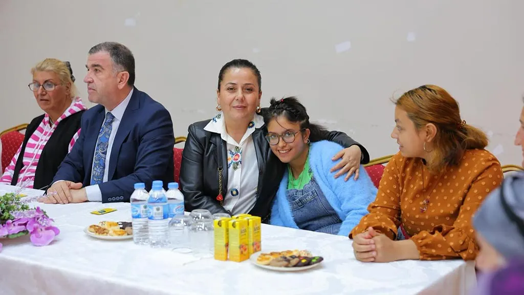 Bayburt Valisi ve Eşi, Engelsiz Yaşam Merkezini Ziyaret Etti Haberi