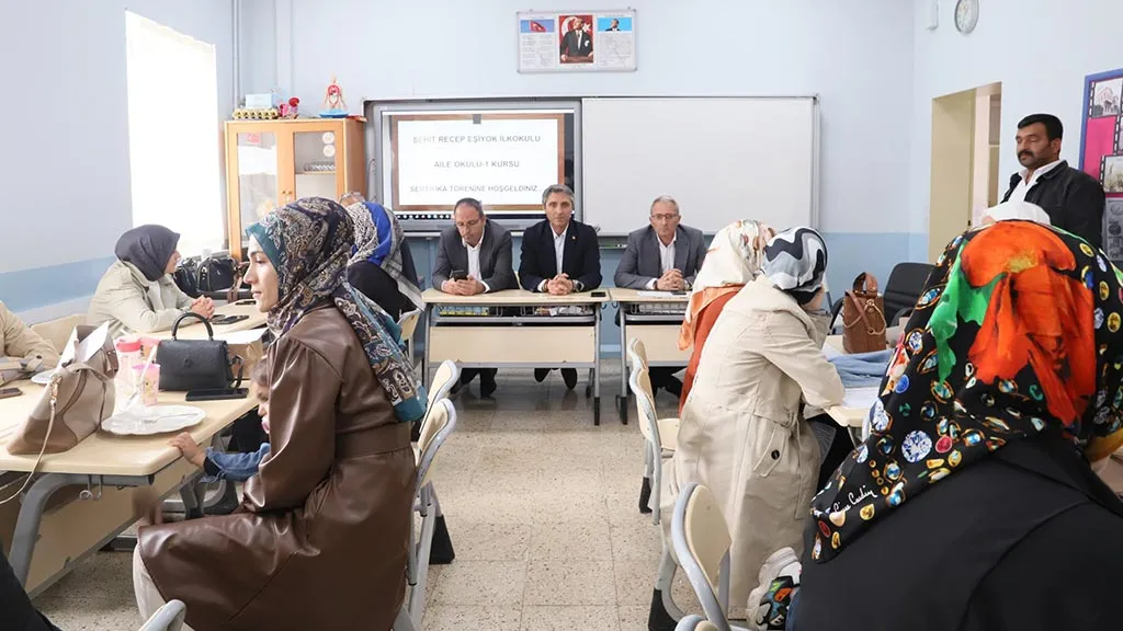 Bayburt'ta Aile Okulu Kurslarına Yoğun İlgi, 140 Veli Sertifikalarını Aldı Haberi